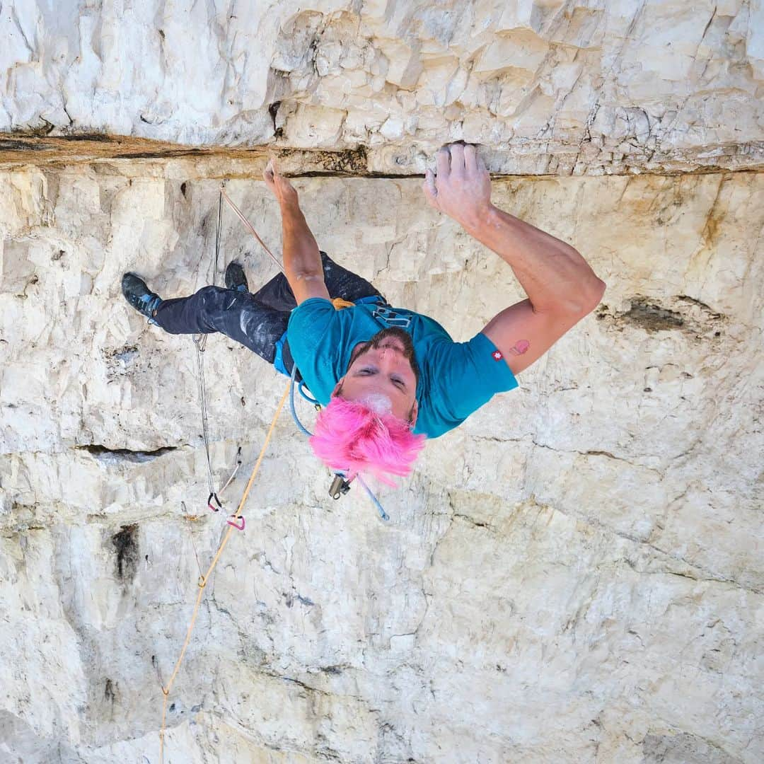 イェルネイ・クルーダーのインスタグラム：「Climbing on my mind 🩷  @luka.tambaca @ocun.climbing @scarpaspa」