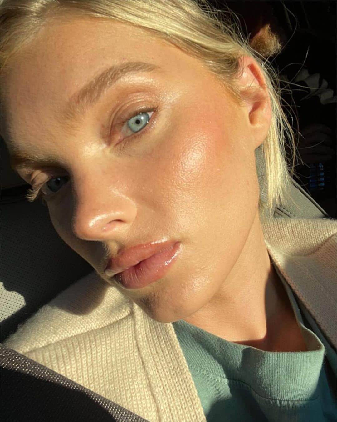 エルザ・ホスクのインスタグラム：「YELLOWSTONE for @helsastudio 🤍 one for the books. Proud to make these dreams a reality, proud to show you the new campaign and collection late august. ❤️」
