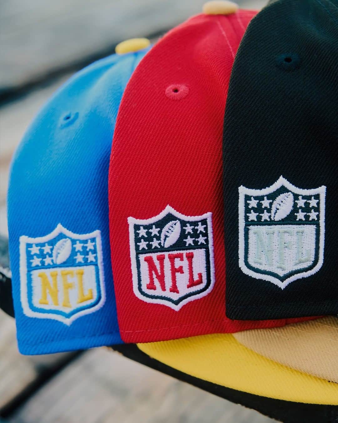 ニューエラ・キャップのインスタグラム：「Gear up for the game in New Era Cap exclusive headwear from the Sideline collection. Complete the look with NFL 3rd Down, featuring t-shirts, hoodies, and jackets.」