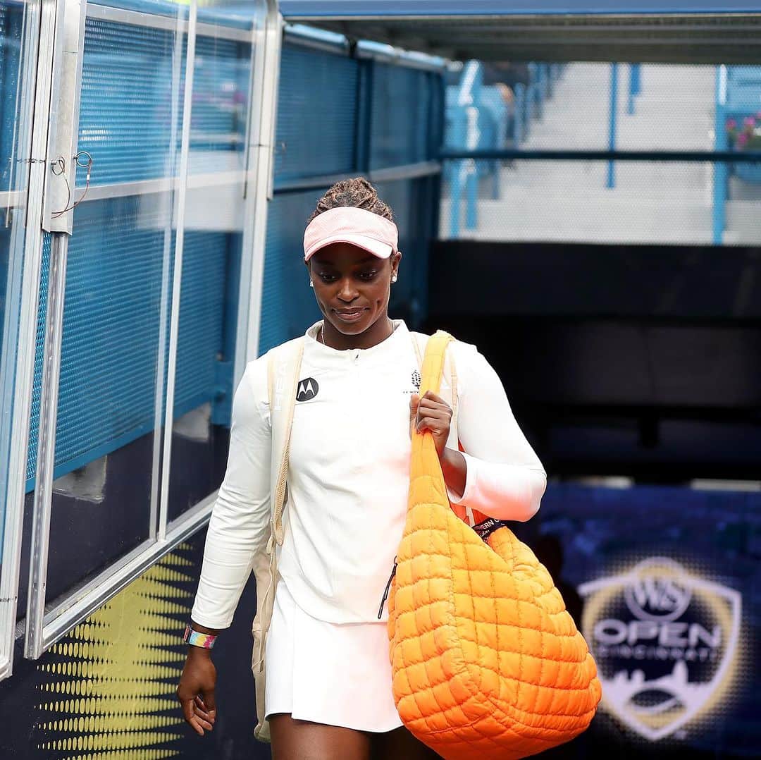スローン・スティーブンスのインスタグラム：「I love how cute my bag is 💁🏾‍♀️」