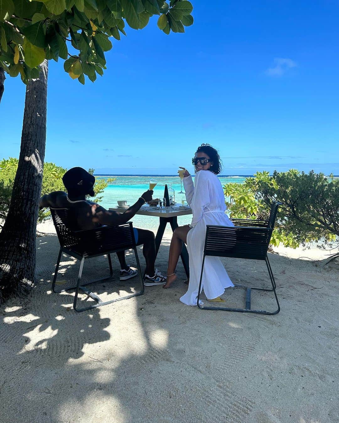 ケビン・ハートのインスタグラム：「Dump…. #Harts #IslandDave」