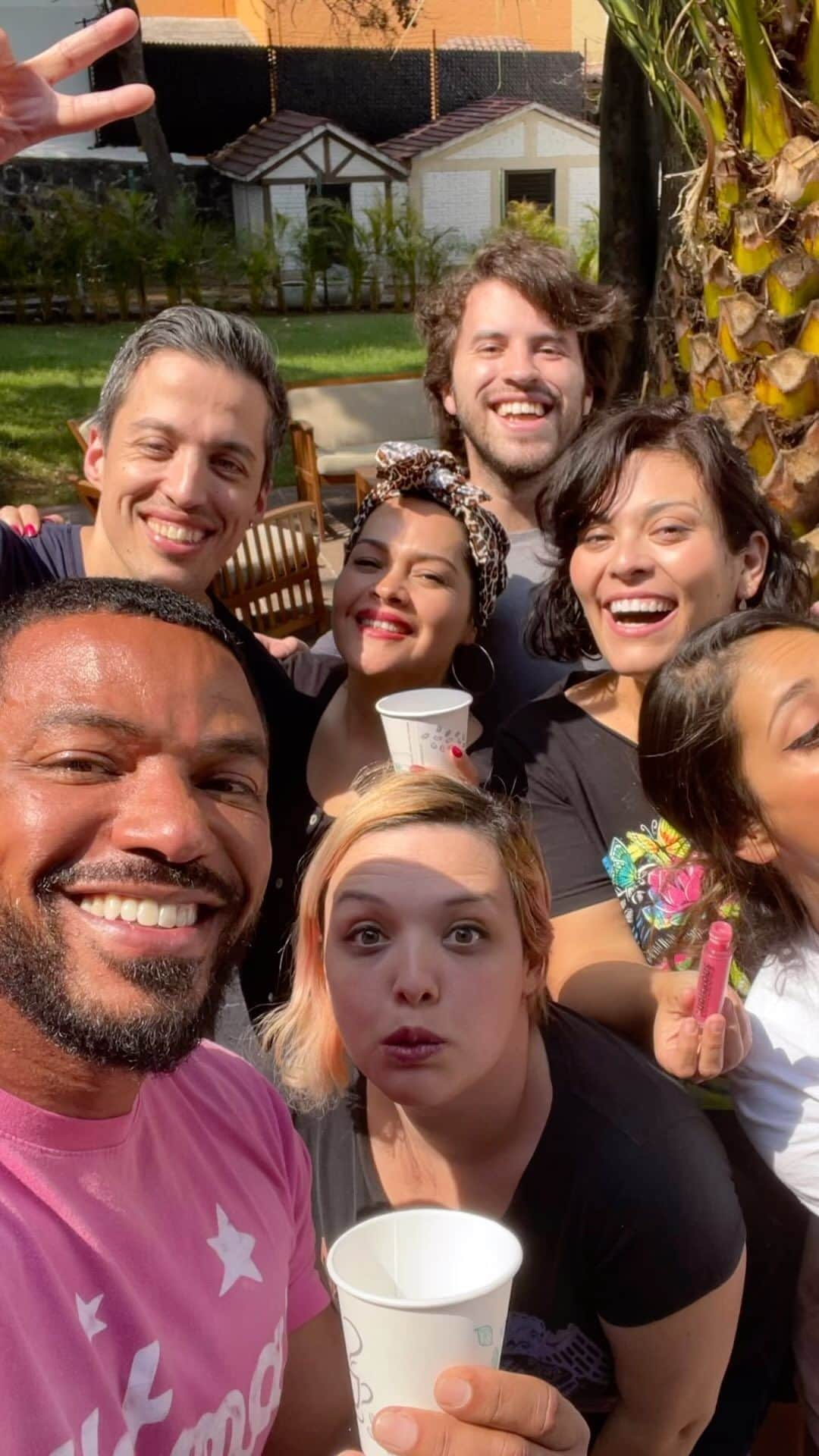 ラズ・アロンソのインスタグラム：「My Mexico City fam!」