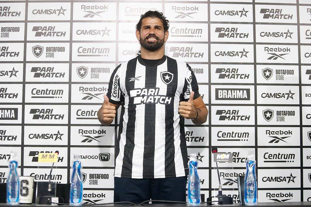 ジエゴ・ダ・シウヴァ・コスタさんのインスタグラム写真 - (ジエゴ・ダ・シウヴァ・コスタInstagram)「Diego Costa é apresentado oficialmente em coletiva no Nilton Santos. 🏠⚽️ #VamosBOTAFOGO   📸 Vítor Silva/ BFR」8月17日 4時58分 - diego.costa