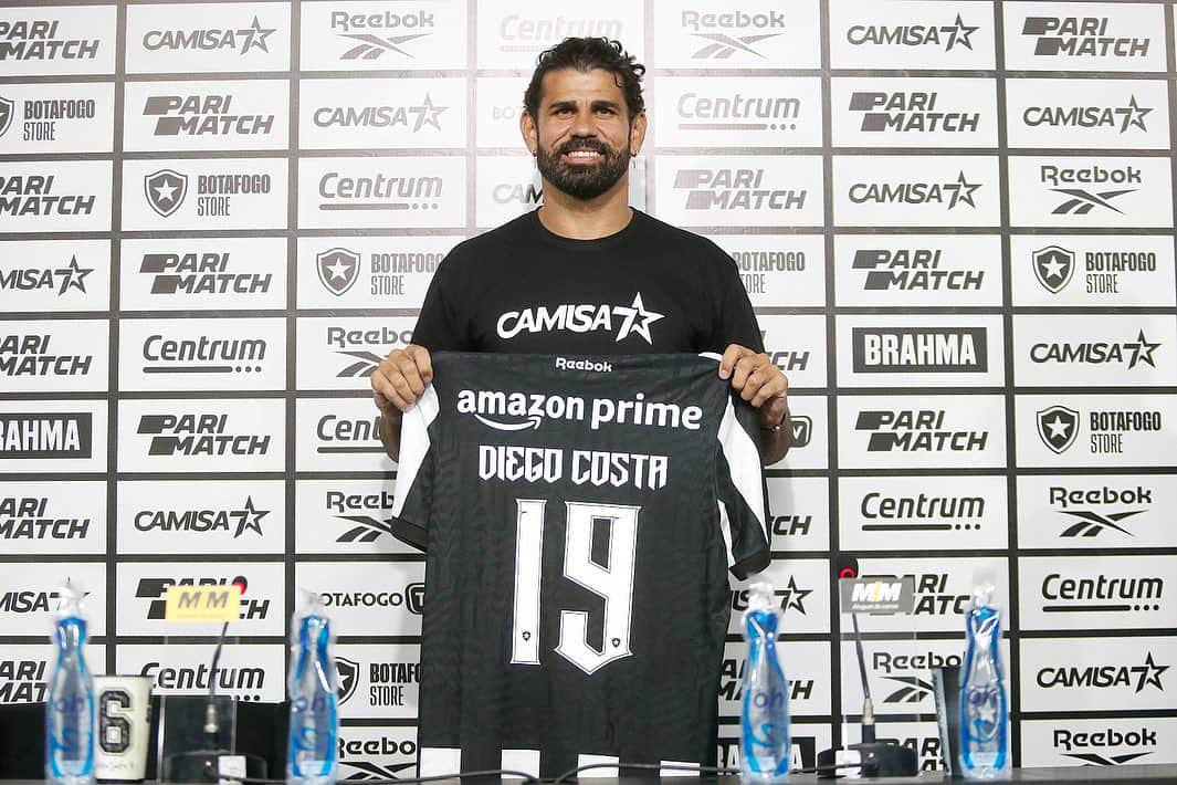 ジエゴ・ダ・シウヴァ・コスタさんのインスタグラム写真 - (ジエゴ・ダ・シウヴァ・コスタInstagram)「Diego Costa é apresentado oficialmente em coletiva no Nilton Santos. 🏠⚽️ #VamosBOTAFOGO   📸 Vítor Silva/ BFR」8月17日 4時58分 - diego.costa