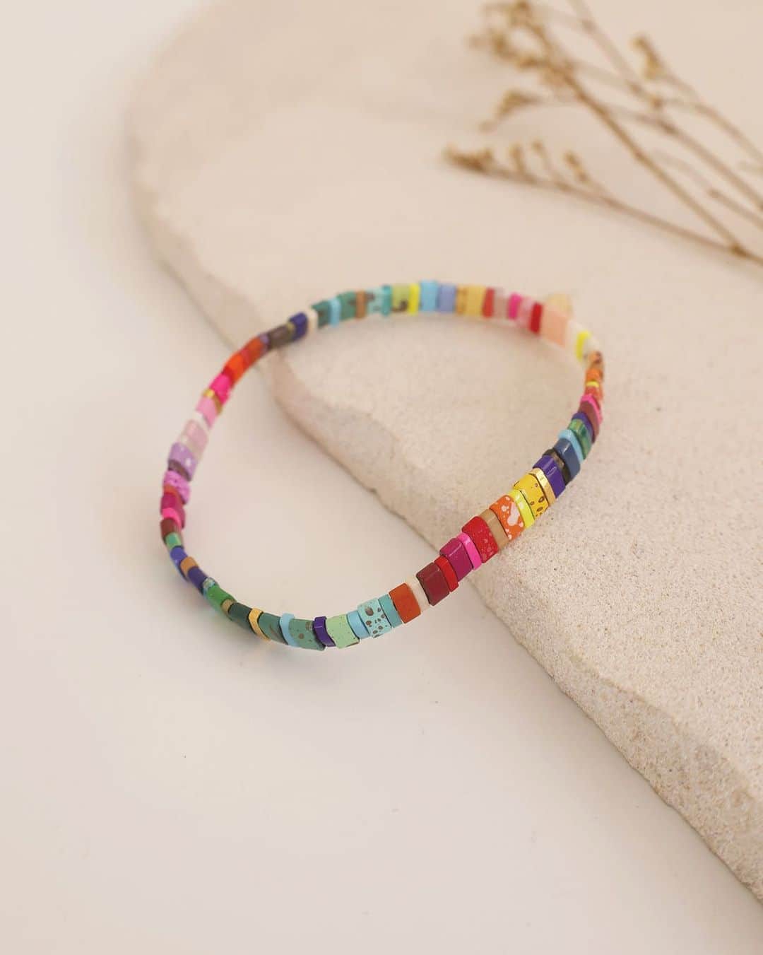 セレフィーナのインスタグラム：「Back in Stock 🤩🤩 Beaded Chicklet Bracelet Assorted」