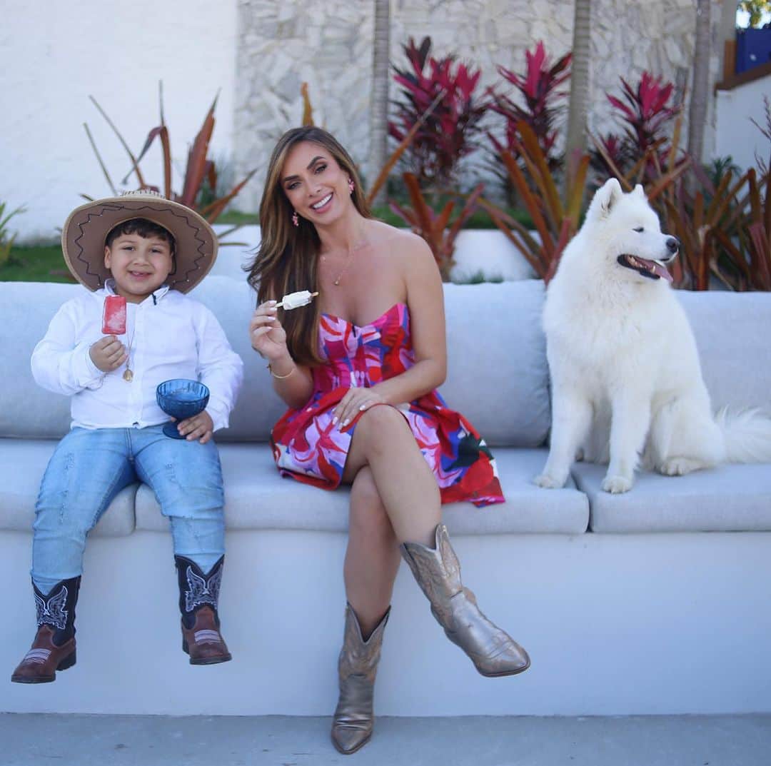 Nicole Bahlsのインスタグラム：「Já está no ar no @canalcasabahls meu próximo convidado @kaelsturne essa fofura em forma de gente ❤️」