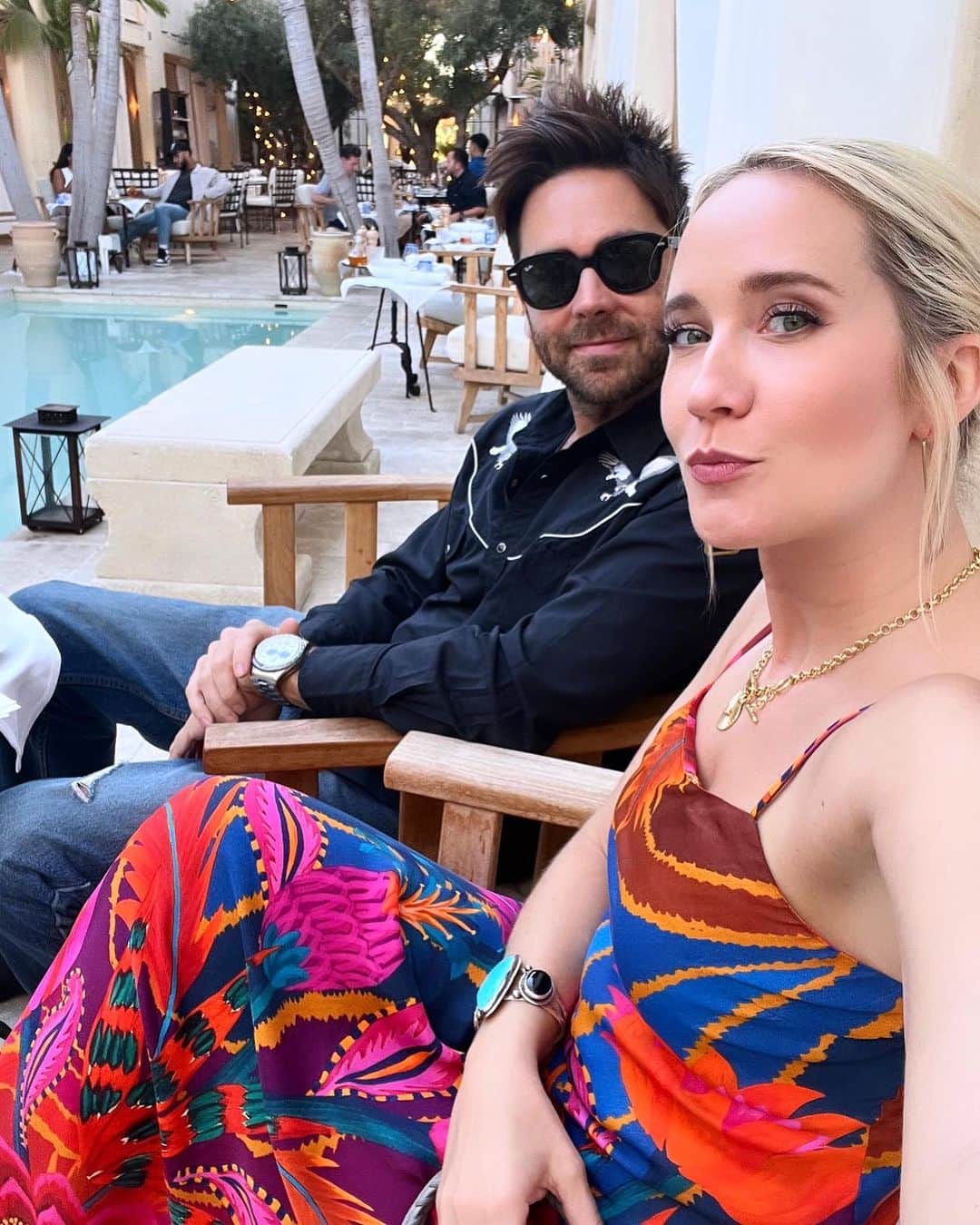 アンナ・キャンプのインスタグラム：「It’s so good to be home 🌴♥️ perfect date night @cara_hotel with my hot date @silkybeats」