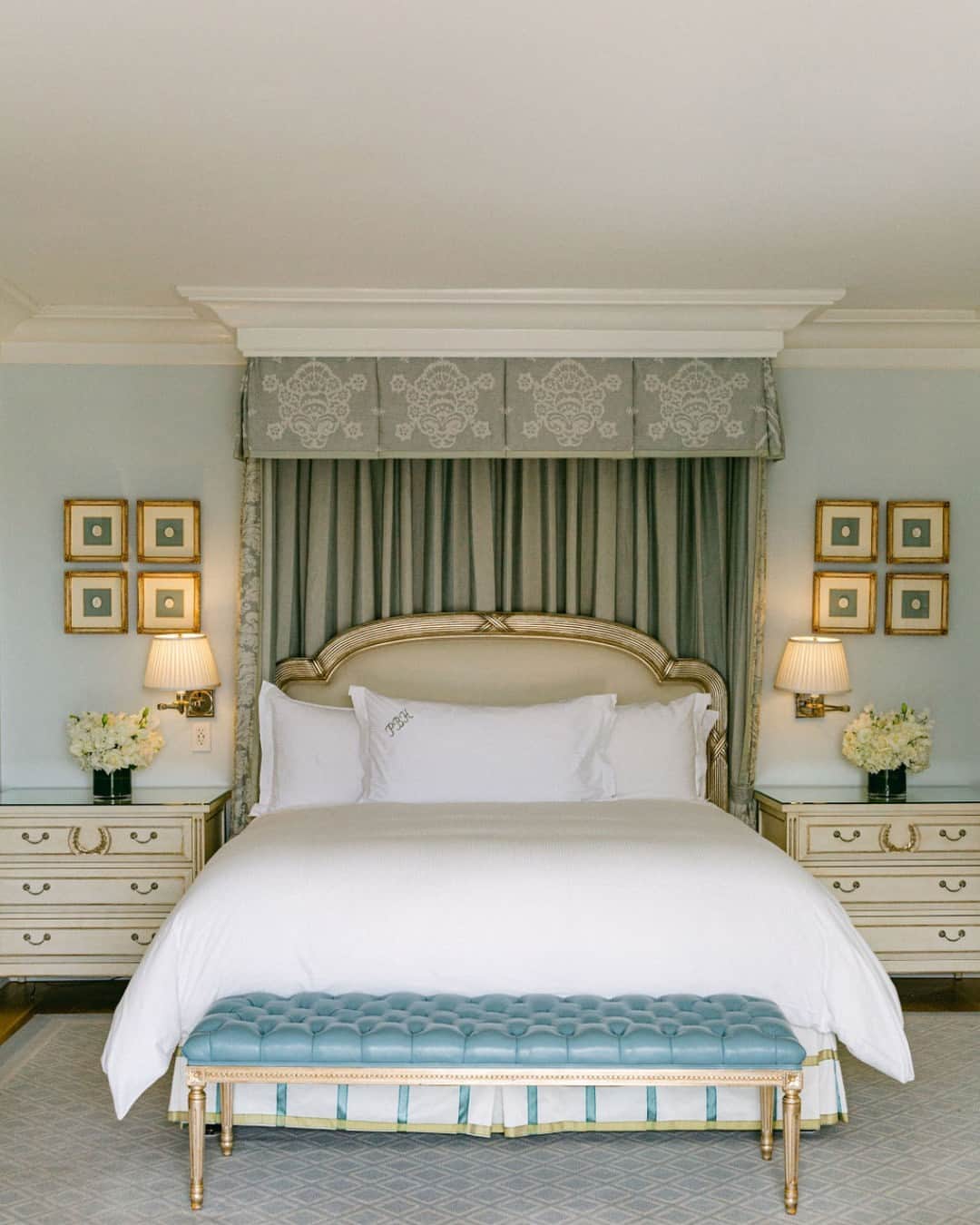 のインスタグラム：「Our sumptuous beds at @thepeninsulabh are almost too comfortable to consider crawling out of.」