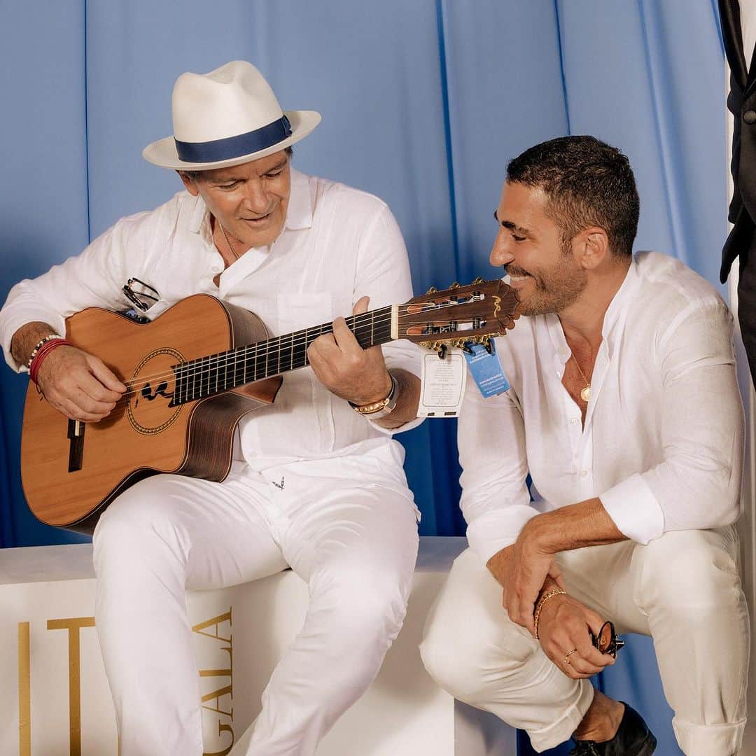 ミゲル・エンジェル・シルベストレのインスタグラム：「@fundacionstarlite 2023 @starlitefestival  @antoniobanderas  @giorgioarmani  @sandrastarlite @ignaciomaluquer @pau_eche @carloslatre (primo mío ❤️) @rosanaoficial @valeriamazzaok  @migueltorres @domingozapata …」