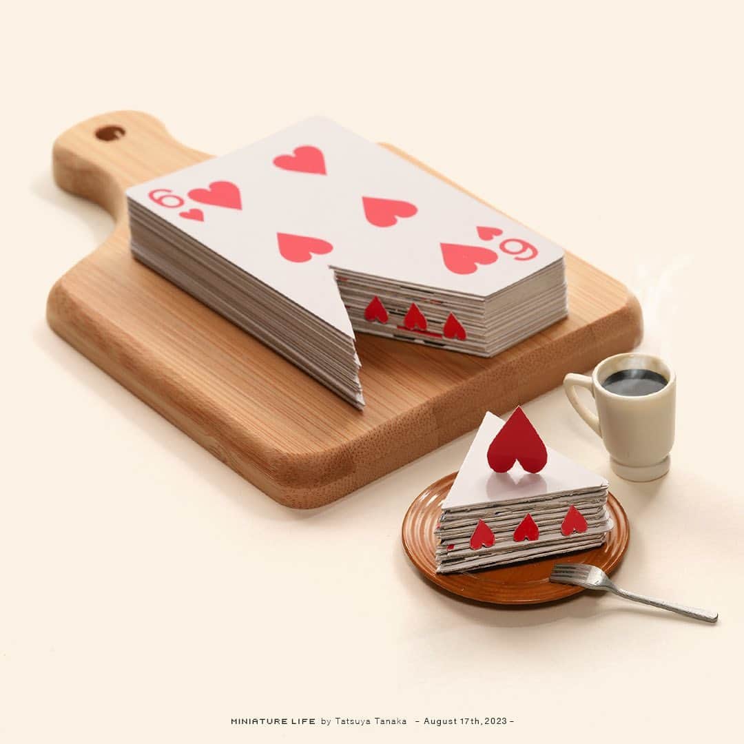 田中達也のインスタグラム：「⠀ “Cards Cake” ⠀ ⠀ ハートのこもったケーキ ⠀ ⠀ ─────────────────── 《EXHIBITION info》 ⠀ 【MINIATURE LIFE展 in 福岡・大野城】 MINIATURE LIFE EXHIBITION in Fukuoka until : Sep. 3, 2023 ⠀ 【MINIATURE LIFE展2 in 沖縄】 MINIATURE LIFE EXHIBITION 2 in Okinawa until : Sep. 3, 2023 ⠀ 【ミニチュアの視点で見る日本－田中 達也 展】 Japan from miniatures - Tatsuya Tanaka at Japan House São Paulo until : Oct. 8, 2023 ⠀ 【ミニチュアライフ 神戸エアポート】 MINIATURE LIFE × KOBE AIRPORT ⠀」
