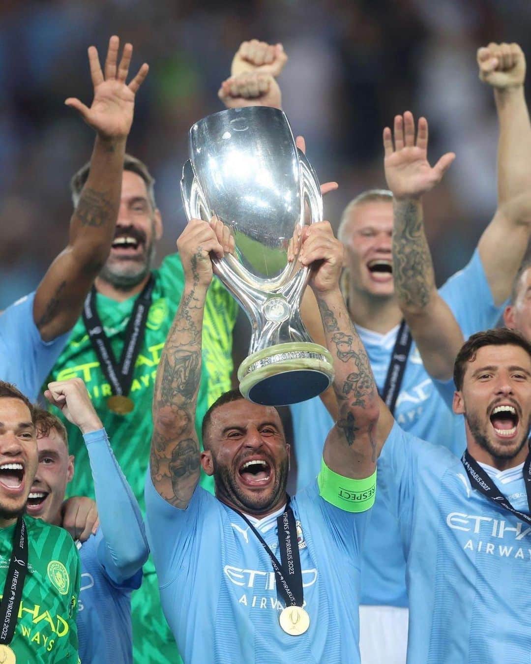カイル・ウォーカーのインスタグラム：「Super Cup Champions 🏆」