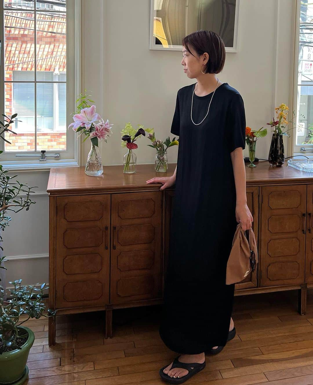 GREED TOKYO STOREさんのインスタグラム写真 - (GREED TOKYO STOREInstagram)「Bed&Breakfast  "Tumbler Finishing Satin Tee Dress in Black"  まるで纏っていないような軽さと肌触りの虜になる着心地。  まだまだ暑さが続く残暑にもピッタリで 秋冬に向けても活躍してくれるTeeドレス。  BACKにスリットが入っています  #greedinternational #bedandbreakfastqualityoflife  #greedtokyo #greedfukuoka  #satin#satindress#ootd#fashion#seasonless   #グリード #グリードトウキョウ #グリードインターナショナル#サテンドレス#シーズンレス #シーズンレス#表参道#外苑前」8月17日 19時00分 - greed_tokyo