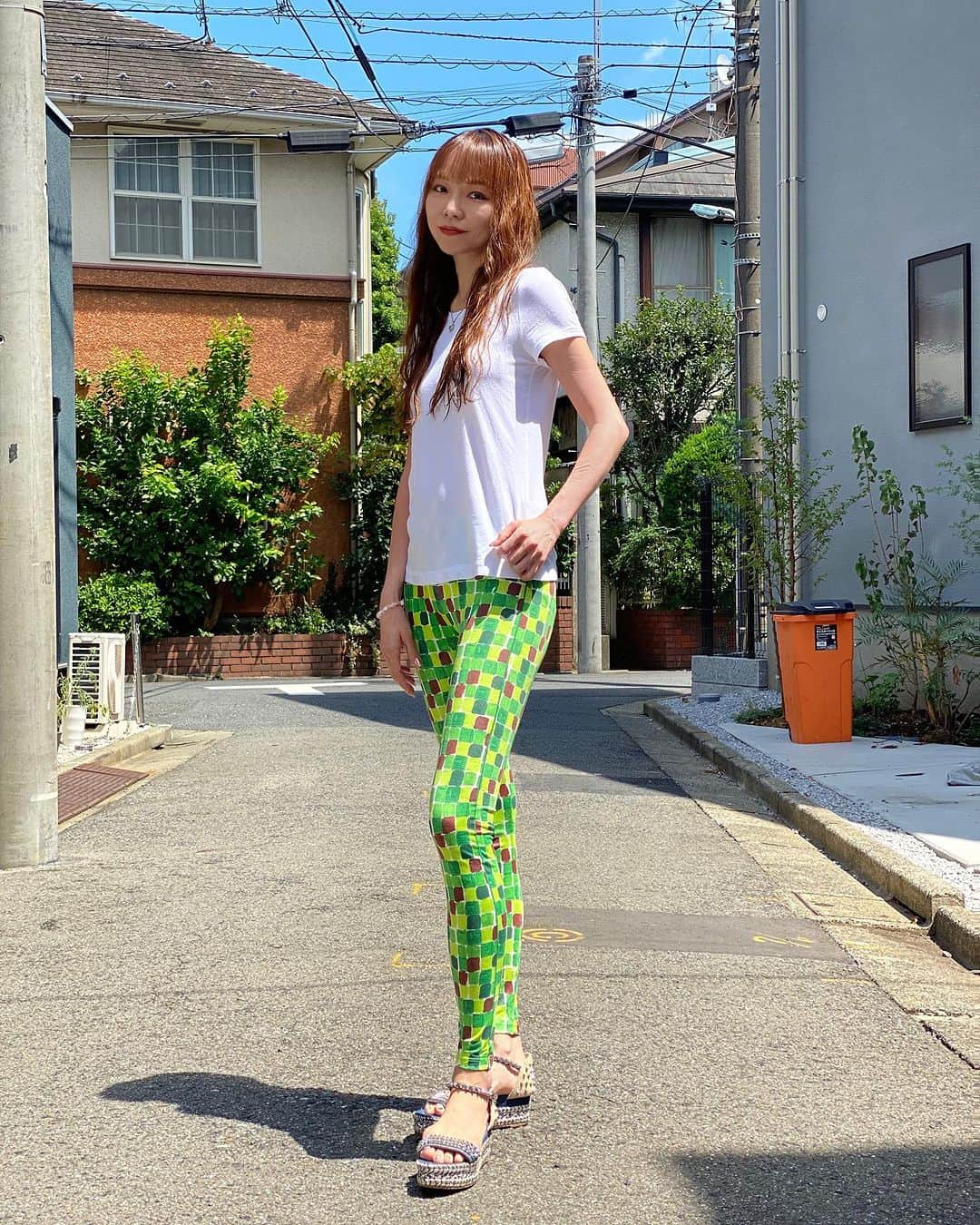 上野水香のインスタグラム：「今日は天気がいいねー💚  これから仕事。  @marni @uniqlo  コラボレギンス 可愛いなぁ。  #ユニクロマルニ」