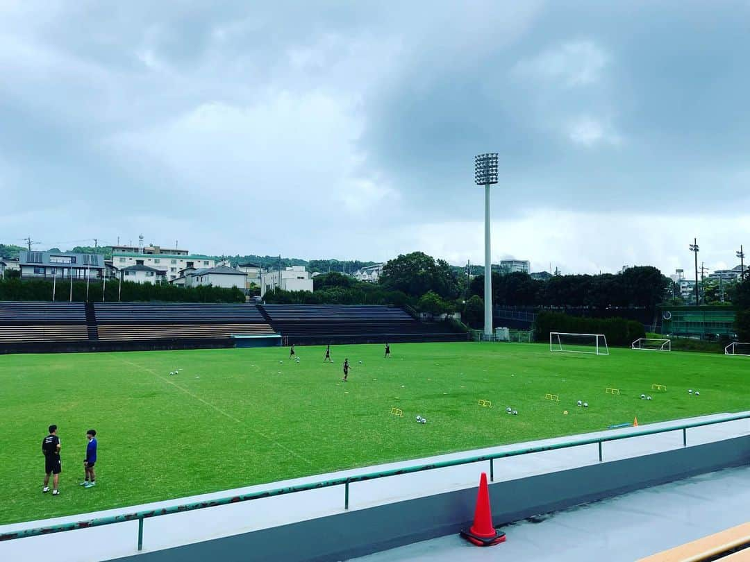 楽山孝志さんのインスタグラム写真 - (楽山孝志Instagram)「高校選手権以来の草薙球技場 快くTR見学を受け入れてくれた優蔵さん、つこさん、タカ、菅原さん,藤島さん,TR終了後にお会いできた本間くん(笑　皆さんありがとうございました！今日の韓国戦..見学に行きたかったのですが...予定変更できず... 皆さん大会頑張ってください！ #sbscup国際ユースサッカー  #静岡  #日本  #大会  #サッカー #japan  #u18」8月17日 7時59分 - takashi.rakuyama