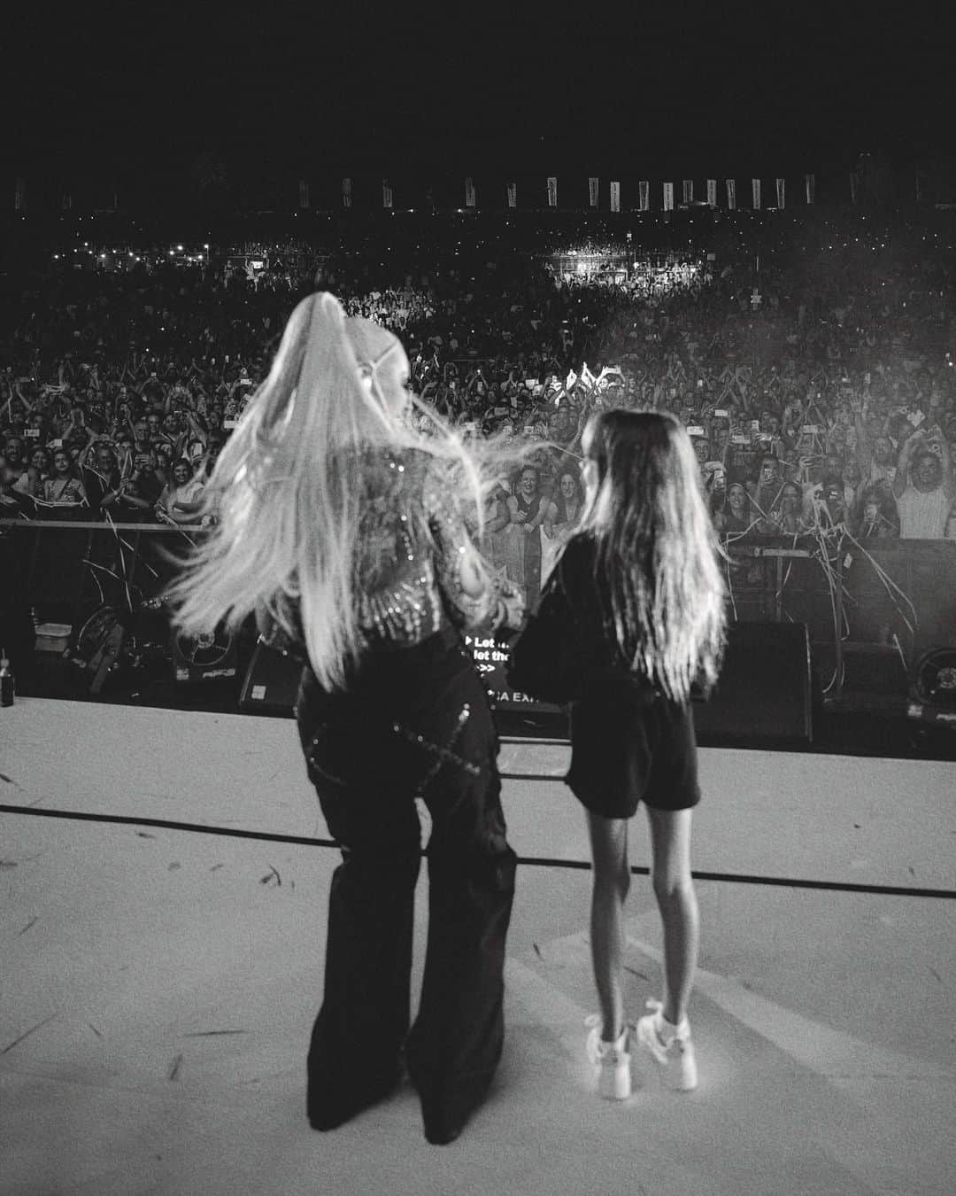 クリスティーナ・アギレラのインスタグラム：「Happy 9th birthday to our sweet Summer Rain 🌦️  Today I find myself reflecting on how fast time has gone by. These 9 years have been filled with boundless love, heartwarming hugs, staying up too late, Disney adventures, and most recently, the joy of gracing the stage alongside you. ✨  Every day, I thank the universe for gifting me the privilege of being your momma, a role that stands as my ultimate accomplishment. Witnessing the remarkable young woman you are evolving into fills me with immense pride. Mommy loves you so much!」