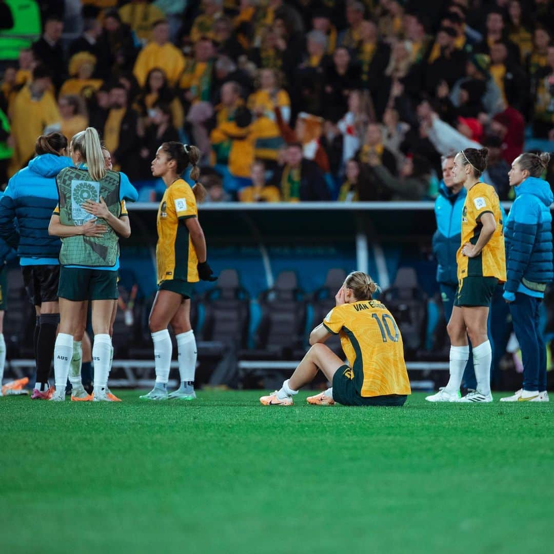 エミリー・バン エグモンドのインスタグラム：「Heartbroken but one more to go Australia 🫶🏼🇦🇺💪🏼」