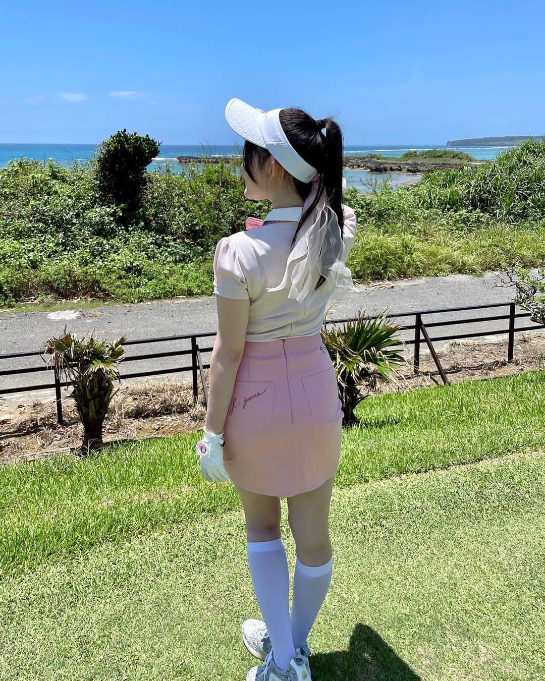 伊川愛梨さんのインスタグラム写真 - (伊川愛梨Instagram)「宮古島でのゴルフ海が近くて景色が良くてめっちゃ汗かいたけど気持ちよかった✨ 晴れてよかった🌞  ウェアはいつもの j.jane (@j.jane_japan) 🎀 全身ピンクで可愛い🥰  #ゴルフ#ゴルフ女子#jjane」8月17日 8時44分 - shirakawa_airi_