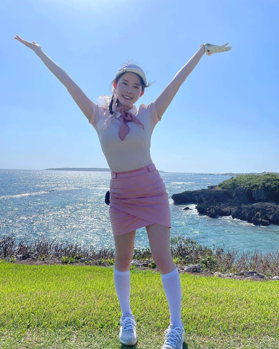 伊川愛梨さんのインスタグラム写真 - (伊川愛梨Instagram)「宮古島でのゴルフ海が近くて景色が良くてめっちゃ汗かいたけど気持ちよかった✨ 晴れてよかった🌞  ウェアはいつもの j.jane (@j.jane_japan) 🎀 全身ピンクで可愛い🥰  #ゴルフ#ゴルフ女子#jjane」8月17日 8時44分 - shirakawa_airi_