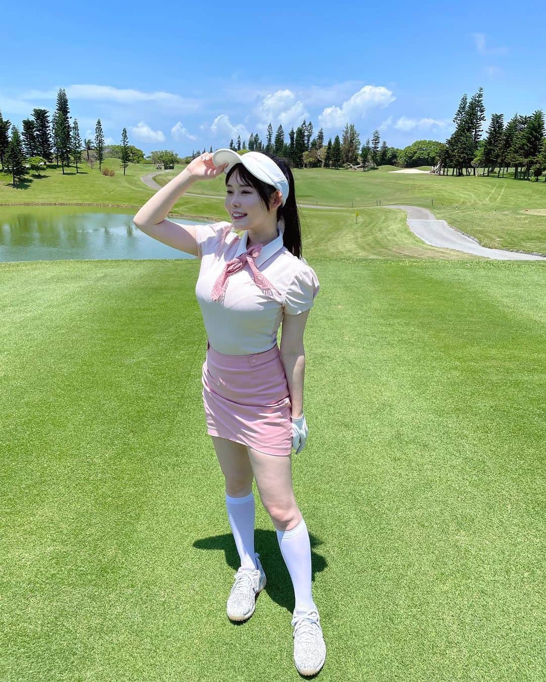 伊川愛梨さんのインスタグラム写真 - (伊川愛梨Instagram)「宮古島でのゴルフ海が近くて景色が良くてめっちゃ汗かいたけど気持ちよかった✨ 晴れてよかった🌞  ウェアはいつもの j.jane (@j.jane_japan) 🎀 全身ピンクで可愛い🥰  #ゴルフ#ゴルフ女子#jjane」8月17日 8時44分 - shirakawa_airi_