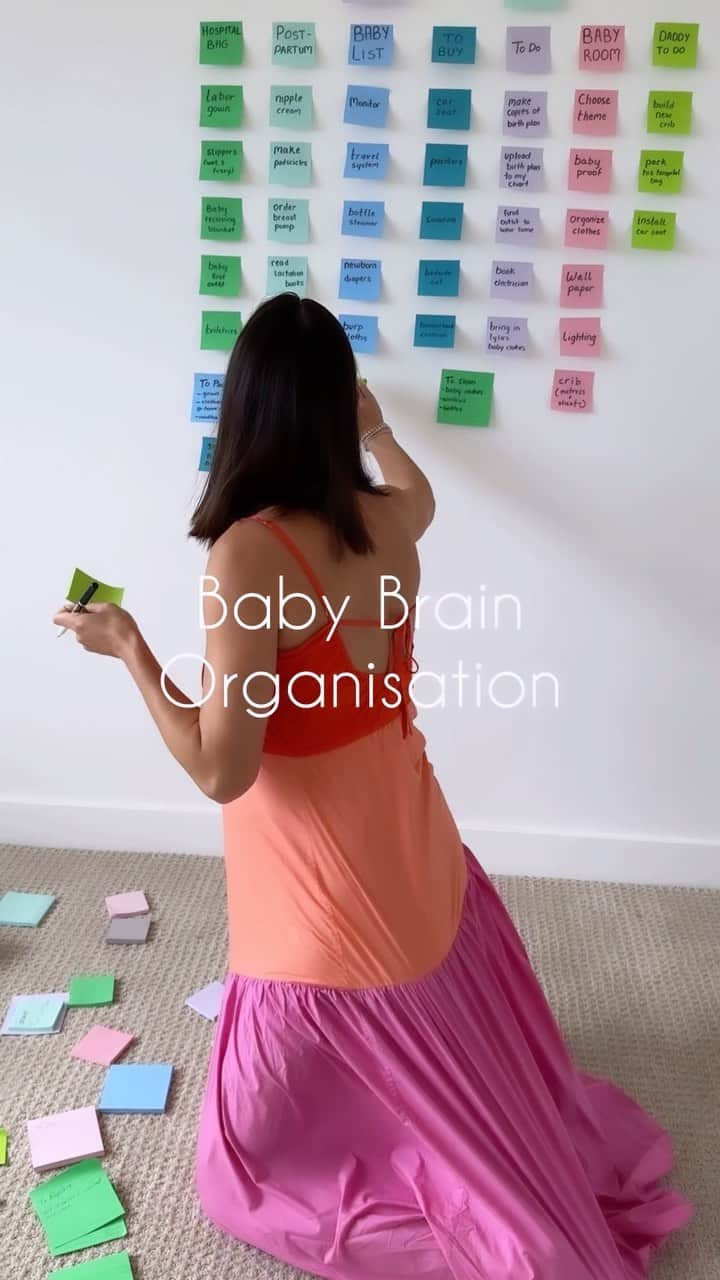 Livのインスタグラム：「Welcome to baby brain! 37 weeks pregnant now and getting ready for the birth & postpartum journey. I am such a visual person and love mapping out things directly in front of me. As @postit Super Sticky Notes are 100% recycled and recyclable I found this sustainable easy swap such a great exercise of planning. #ad」