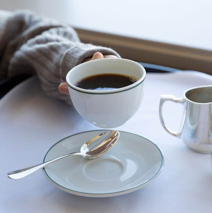 Park Hyatt Tokyo / パーク ハイアット東京のインスタグラム：「Start your day with an aromatic cup of coffee and breakfast in the privacy and comfort of your room.  淹れたてのコーヒーとお好みのブレックファーストで、充実した1日のスタートを。  Share your own images with us by tagging @parkhyatttokyo ————————————————————— #parkhyatttokyo #luxuryispersonal #morningcoffee #hotelbreakfast #breakfast #roomservice #coffee #パークハイアット東京 #ルームサービス #ブレックファースト #朝食 #ホテルブレックファスト #モーニングコーヒー」