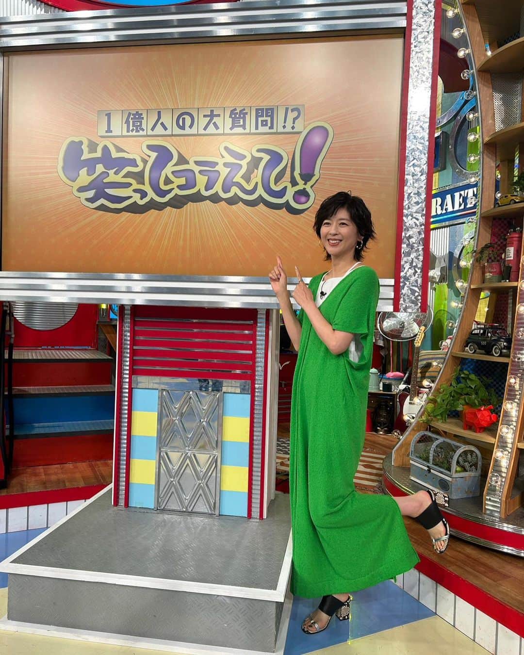 中山忍のインスタグラム：「念願の❗️  笑って 笑って 胸キュンとホロリ✨ しちゃいました！  8月23日（水） 夜7時からの #日テレ 夏祭りスペシャル！ 「#笑ってコラえて」 初めてお邪魔してまいりました！  お楽しみに〜🙌  グリーンワンピース@kone_satoseni イヤリング @pinkowlbijou_official リング @bellis_jewelry_official」