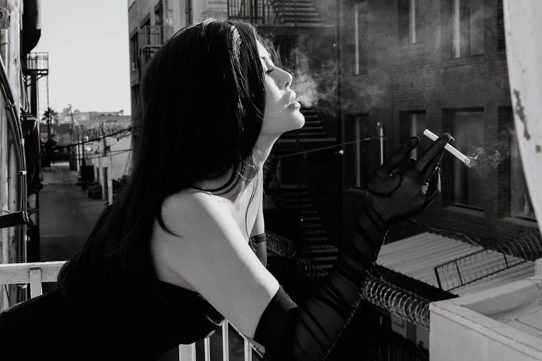 キム・リーのインスタグラム：「🖤🌔🌙」