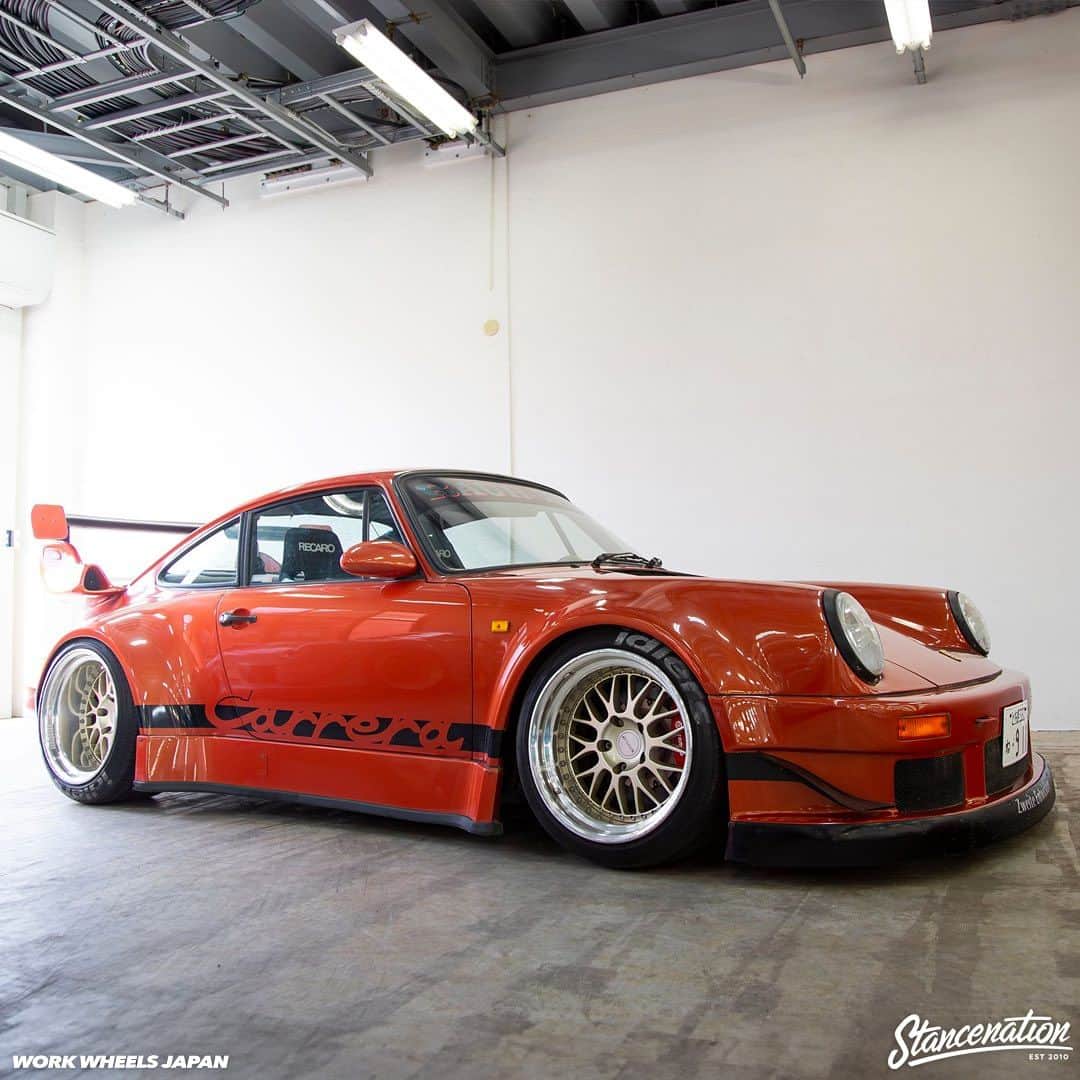 のインスタグラム：「RWB Porsche sitting on deep dish  @workwheelsjapan 👍 #stancenation #workwheelsjapan」