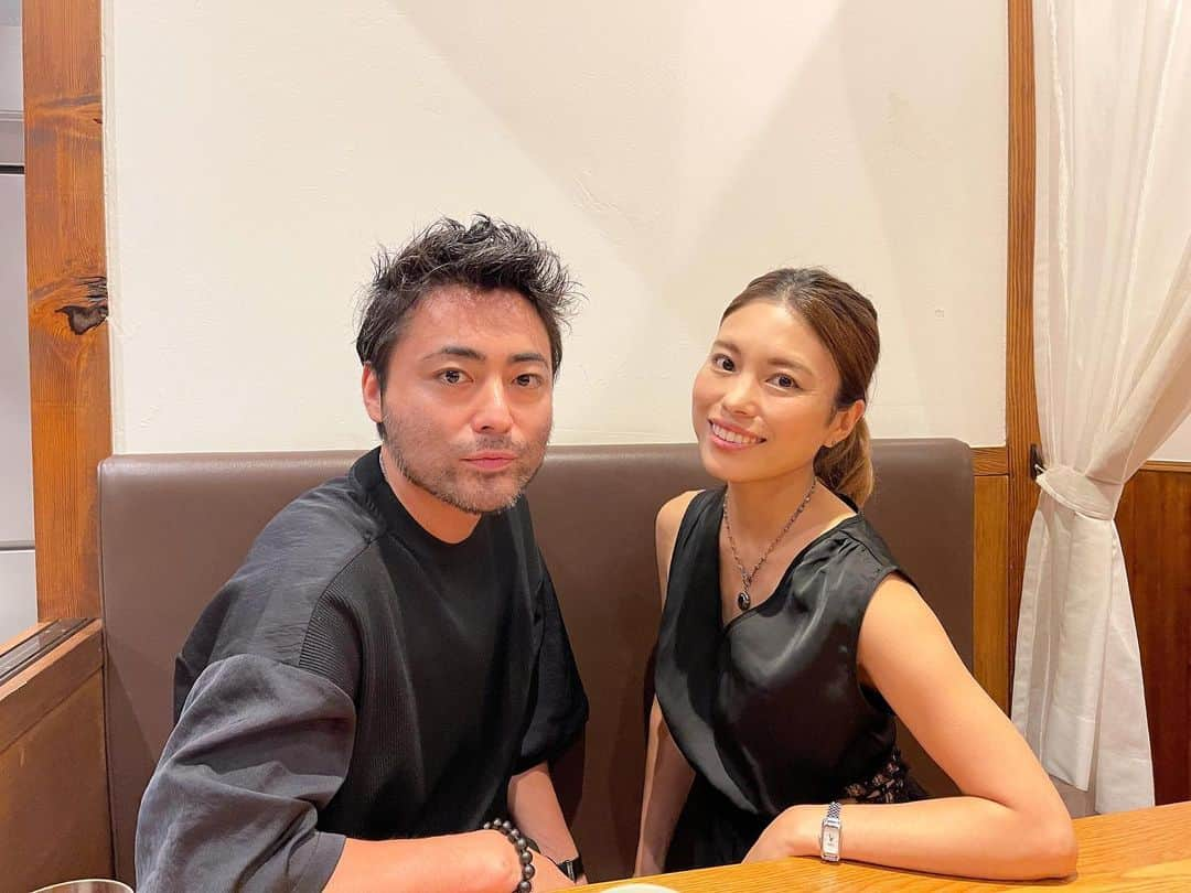 SAYUKIさんのインスタグラム写真 - (SAYUKIInstagram)「久しぶりに弟家族、お友達家族とディナー🍽️   家族の元気そうな顔を見れるとほっとしますね😌 お誘いありがとうー✨  #髪切りました　#ビールcm好評🍻😆　#ポーズのシンメトリー具合w」8月17日 10時33分 - sayukisvoice