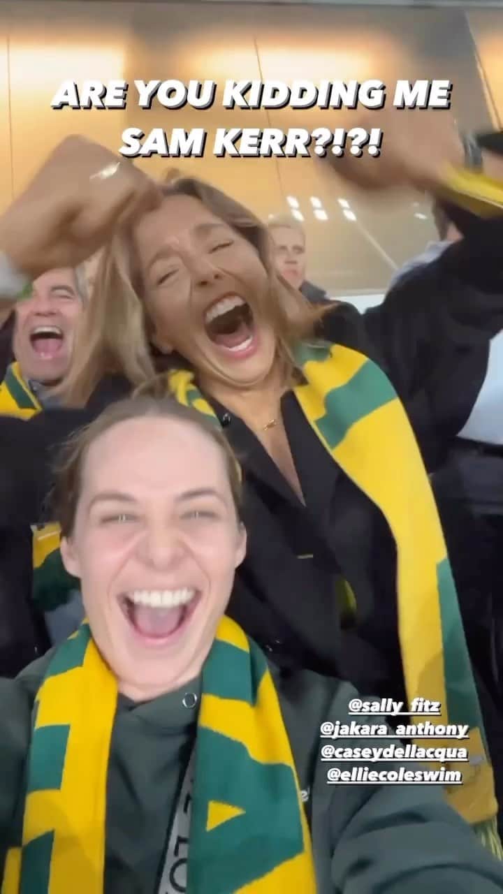サリー・フィッツギボンズのインスタグラム：「Thank you Tilliesss for living out the dream a lot of us once had 🥹🙏🏼United as one through the power of sport.. I just love it all 💚💛💚💛 #AussiePride」