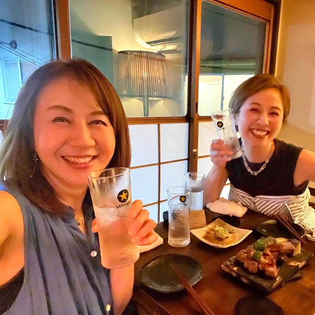 おちあやこさんのインスタグラム写真 - (おちあやこInstagram)「今日の夫弁当。  二日酔いでエンジンかかるの遅くて、夫が家出るぐらいに作った冷凍牛丼弁当。  普段と全く変わらないって、普段もよっぽどの手抜き弁当やな。  二日酔いなのは、心友まーりんと遅めのお互いのバースデー飲み会。 誕生日が1日違いだから、いつも一緒にお祝い。  夏休み中の憂さを思いっきり晴らした。  ハイボール3杯しか飲んでないのに、二日酔いって… どんだけ濃かったんやろ。  #今日の夫弁当 #今日のお弁当 #お弁当 #弁当記録  #岡本端充#合同誕生会 #47ちゃいになりました　 #イヤッホーイ #あと3年で50歳 #おばちゃんになっても#心は小学生」8月17日 10時35分 - ayako_ochi_fukuoka