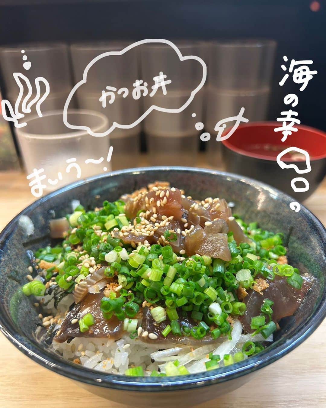 日高里緒のインスタグラム：「うまうま〜🐟パン３つ食べた後にぺろり完食！  #海鮮丼 #鰹丼」
