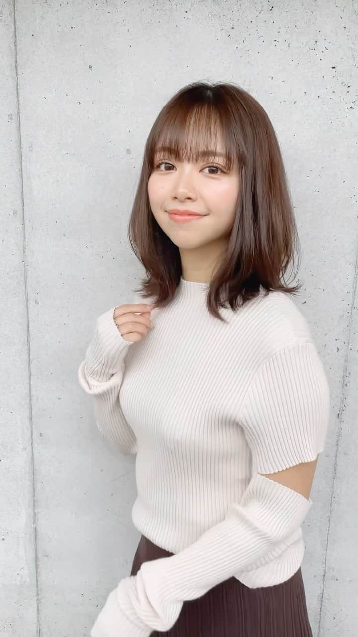 上遠野裕樹のインスタグラム：「ホットペッパービューティーの人気上位の外ハネミディ😆  大人ヘアにもくびれのシルエットがおすすめ！  .  大人の方にもおすすめです。 . キレイな髪型をつくる基本はツヤが大事！ 傷んで見える髪もツヤツヤに見せる技はいくらでもあります。 . ☑︎毎日なんかキマらない ☑︎くせ毛じゃないがアホ毛が出る ☑︎艶が欲しい ☑︎キレイに伸ばしたい ☑︎前のカットで失敗された . 1つでも当てはまる方はご相談ください！ ． 自信をもってキレイにします！ . ご予約はプロフィールURLからホットペッパー、またはインスタに直接DMでお受けしてます。 . 誰もが持つ髪のお悩み。一緒に解決していけたらと思います。全力でキレイにさせていただきます。 . Agnos青山  03-5469-3344 東京都南青山5-11-10南青山511ビル3F -—————————  #ミディアム #ミディアムスタイル #大人ミディアム #ミディアムヘア #ミディアムヘアカタログ #ミディアムレイヤー #外ハネ #外ハネボブ #外ハネミディ  #似合わせカット #似合わせミディ #ひし形シルエット #小顔カット #ヘアカタログ #モテ髪 #ミディ #シースルーバング #コテ巻き  #外ハネ巻き  #青山 #表参道 #20代ヘアスタイル #30代ヘアスタイル #40代ヘアスタイル #くびれヘア」