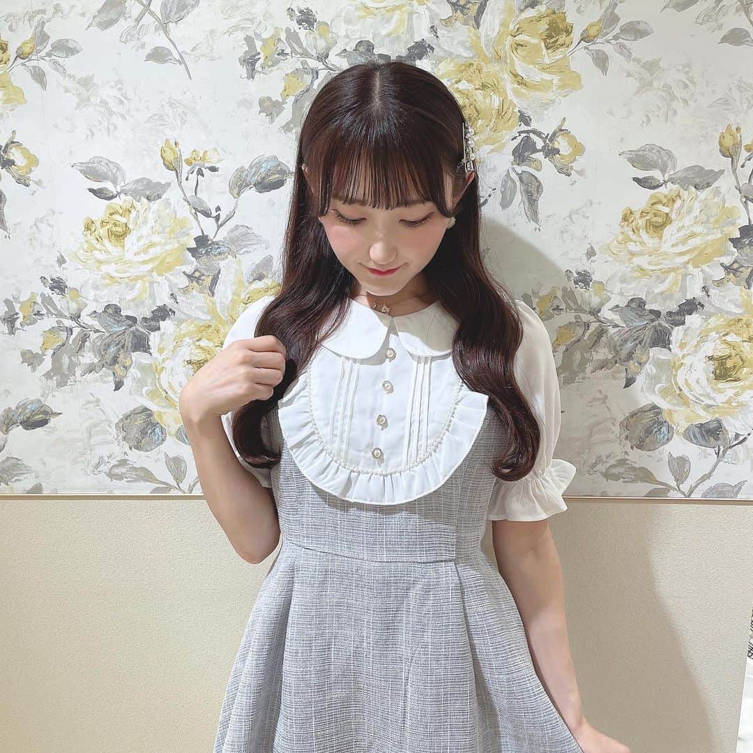 のインスタグラム：「♡  𝑵𝒆𝒘 𝑨𝒓𝒓𝒊𝒗𝒂𝒍  #ツイードフリルロンパース color ♡  OW / IGY price ♡ ¥9,800(taxin)  淡いカラーが可愛いツイードの ロンパースが入荷しております❤︎  パンツ部分にフリルがついているので 裾から見えるフリルがガーリーで可愛いです💕  ロンパースは丈感も短く 低身長の方におすすめしたいアイテムです✊🏻💕  身長150cm  #evelyn #エブリン #ガーリーコーデ #甘めスタイル #甘めコーデ #清楚コーデ #可愛い  #girly #feminine #パステル #girl #低身長コーデ #l4l #f4f #follow #フォロー #ファッション #fashion #ootd #evelynコーデ #フェミニンコーデ」
