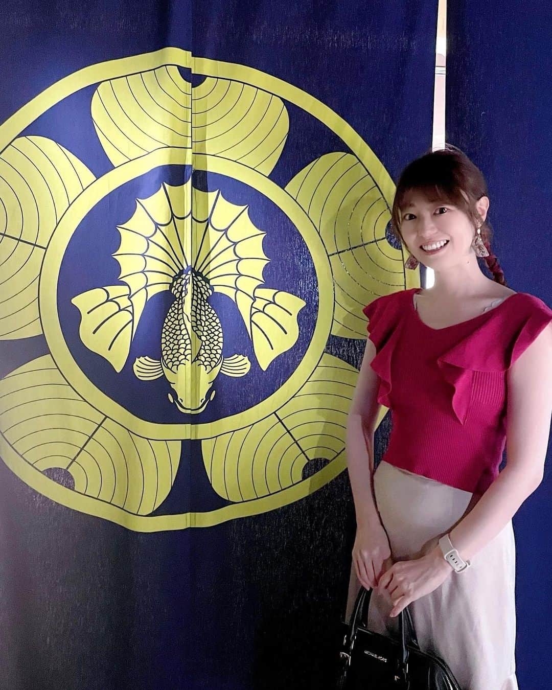 山口真奈さんのインスタグラム写真 - (山口真奈Instagram)「お盆休み中の家族とともに様々な展示を観てきました（私も久しぶりにこの時期にゆっくりできました）👀  学生時代 共同通信社でアルバイトをしていたときに取材した以来の「アートアクアリウム展」へ  美しい灯りと優雅に泳ぐ金魚に涼を感じました🎐  みなさんたくさん写真を撮っていましたよ📷」8月17日 21時55分 - manayamaguchi0417