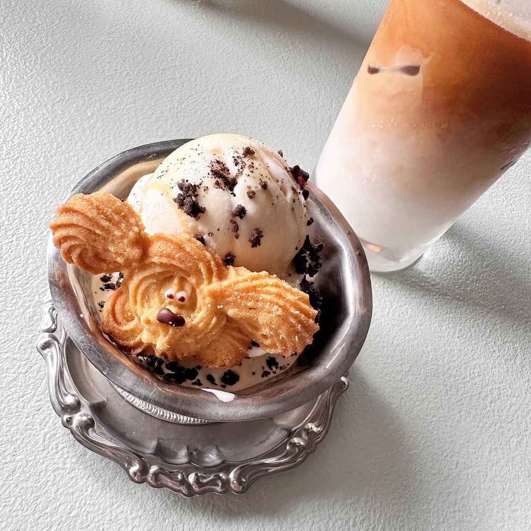 八木沙季さんのインスタグラム写真 - (八木沙季Instagram)「🤍🤍  📍#parlornoon / 目黒  ずっと行きたかったカフェ！！ いつもめっちゃ並んでるから断念してたんだけど この日はちょっとだけ並んだら入れた🥹🫶🏻 わんちゃんのクッキーがついた アフォガート可愛くておいしかった🐶♡  #目黒カフェ  #アフォガート」8月17日 21時55分 - saki_yagi531
