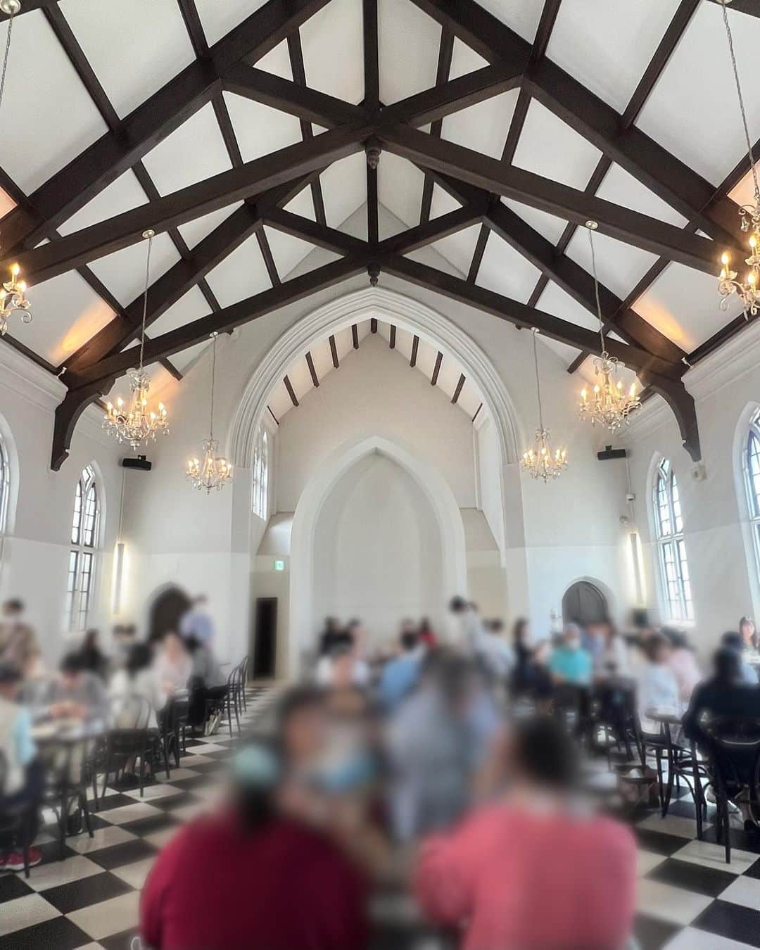 ののさんのインスタグラム写真 - (ののInstagram)「神戸の教会リノベカフェ⛪️ 1Fはパン、焼き菓子のお店で2Fがカフェなの お洒落だったな〜  #フロインドリーブ#フロインドリーブ本店#神戸カフェ#神戸グルメ#神戸パン#神戸パン屋#三ノ宮カフェ#三ノ宮グルメ#三ノ宮パン#三ノ宮パン屋#カフェ#カフェ部#カフェ活#カフェ巡り#神戸#神戸観光#神戸旅行」8月17日 20時30分 - nonoko0309