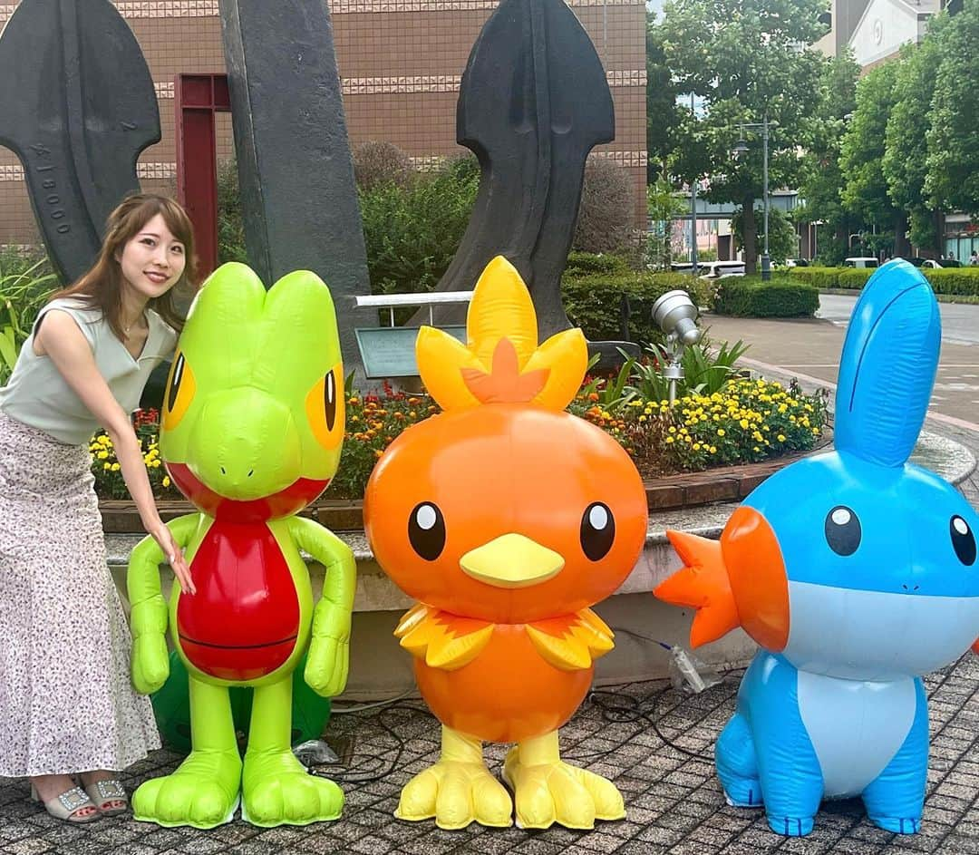 はにゅんのインスタグラム：「ポケモンみなとみらい⚡️  キモリ(とナエトル)のために行ったと言っても過言ではなく、、、  着いた時には大雨で撤去されてるものが多くてかなり落ち込み、、、こんなにショックかと笑ってしまいました。。 雨止んで、無事キモリ発見したー😭👏  家族で毎年ポケモンスタンプラリー回ってたのを思い出した！  ポケカ展示まで回りきれず、、行かねば👀  #WCS2023 #pokémon #pokemon #ポケモン #みなとみらい #横浜 #ワールドポーターズ #ポケカ #ポケカ女子 #桜木町 #ポケモンgo」