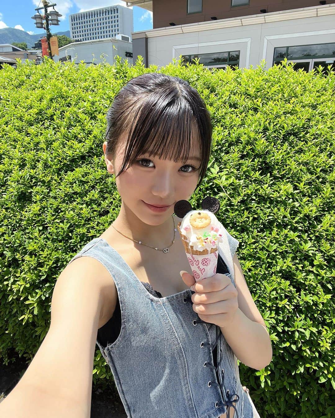 みつきなんだよねのインスタグラム：「だんだんアイス溶けて耳落ちちゃった( ´･ω･` )」