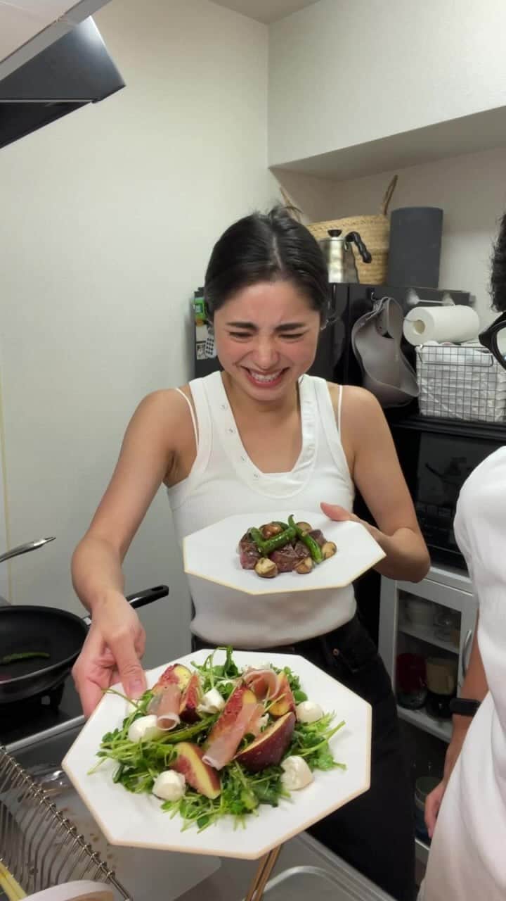 Yuki Ide | 井手 祐来のインスタグラム：「妻サラダ作りました🥗 明日から3日間限定で艶ありeniが受注販売されます🤍✨」