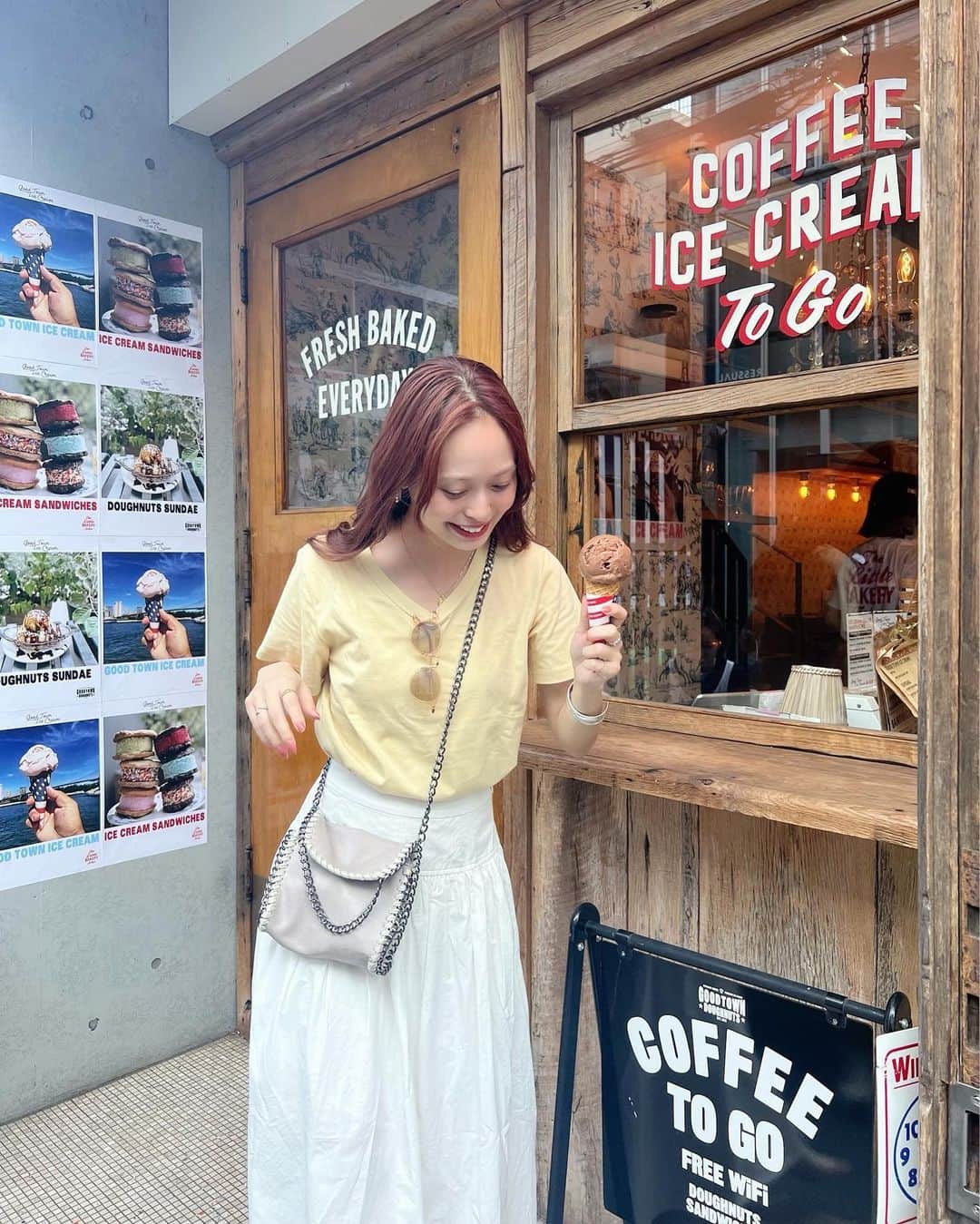 榊本麻衣さんのインスタグラム写真 - (榊本麻衣Instagram)「The Little BAKERY Tokyo 🥐🍨 📍東京都渋谷区神宮前6丁目13-6 𖤐  @thelittlebakerytokyo  𖤐 ⁡ この日はアイスを食べに行ったよ🍦 私が食べたのは ✔ベルギーチョコレート🍫 ￥550 ⁡ ⁡ アイス食べに行くって決めてたのに なぜかしら真っ白のスカートで行ってしまって チョコアイスこぼさんように へっぴり腰で写真撮って、慌てて食べてた🤣 危ない危ない⚠️笑 ⁡ でもアイスは美味しかった〜😋♡ ⁡ ⁡ Tshirt： @gu_for_all_ @gu_global  bangle： @sakiii049 @saki_felice  sunglasses： @sabre_japan  skirt： @ungrid_official  sandal： @lily02tbt @orientaltraffic_official  ⁡ ⁡ #原宿 #表参道 #表参道カフェ #カフェ #カフェ巡り #東京カフェ #おしゃれカフェ #美味しい #笑顔  #ランチ #ランチタイム #朝活 #モーニング #アイス #アイスクリーム  #mai___food #mai___code #mai___fashion #ファッション #コーデ #Ungrid #サングラス #カジュアルコーデ #カジュアル #大人カジュアル #きれいめカジュアル #Tシャツ #Tシャツコーデ」8月17日 20時42分 - maipipii