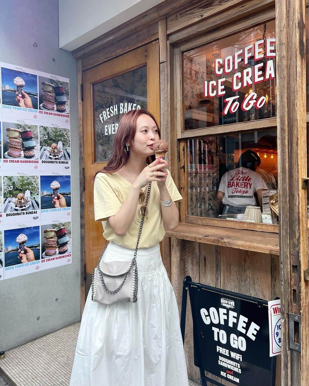 榊本麻衣のインスタグラム：「The Little BAKERY Tokyo 🥐🍨 📍東京都渋谷区神宮前6丁目13-6 𖤐  @thelittlebakerytokyo  𖤐 ⁡ この日はアイスを食べに行ったよ🍦 私が食べたのは ✔ベルギーチョコレート🍫 ￥550 ⁡ ⁡ アイス食べに行くって決めてたのに なぜかしら真っ白のスカートで行ってしまって チョコアイスこぼさんように へっぴり腰で写真撮って、慌てて食べてた🤣 危ない危ない⚠️笑 ⁡ でもアイスは美味しかった〜😋♡ ⁡ ⁡ Tshirt： @gu_for_all_ @gu_global  bangle： @sakiii049 @saki_felice  sunglasses： @sabre_japan  skirt： @ungrid_official  sandal： @lily02tbt @orientaltraffic_official  ⁡ ⁡ #原宿 #表参道 #表参道カフェ #カフェ #カフェ巡り #東京カフェ #おしゃれカフェ #美味しい #笑顔  #ランチ #ランチタイム #朝活 #モーニング #アイス #アイスクリーム  #mai___food #mai___code #mai___fashion #ファッション #コーデ #Ungrid #サングラス #カジュアルコーデ #カジュアル #大人カジュアル #きれいめカジュアル #Tシャツ #Tシャツコーデ」