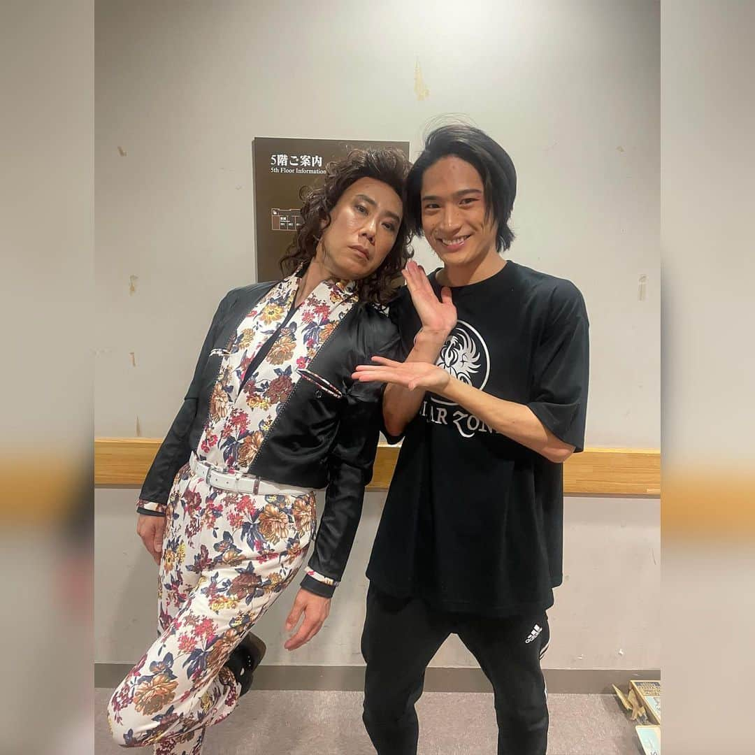 平野泰新さんのインスタグラム写真 - (平野泰新Instagram)「水谷千重子50周年記念公演　博多座 ……思ひ出……   #水谷千重子50周年記念公演   #博多座  #ニンジャーゾーン   #的場浩司 さん  #倉たけし さん  #三崎進 さん  #萬みきお さ  #ハリセンボン さん  #原金太郎 さん  #一内 侑 さん  #生駒 里奈 さん  #平野泰新  #新平」8月17日 20時43分 - taishin_hirano0215