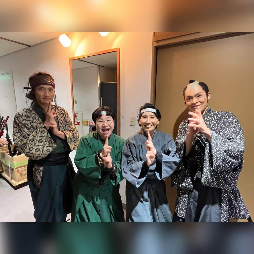 平野泰新さんのインスタグラム写真 - (平野泰新Instagram)「水谷千重子50周年記念公演　博多座 ……思ひ出……   #水谷千重子50周年記念公演   #博多座  #ニンジャーゾーン   #的場浩司 さん  #倉たけし さん  #三崎進 さん  #萬みきお さ  #ハリセンボン さん  #原金太郎 さん  #一内 侑 さん  #生駒 里奈 さん  #平野泰新  #新平」8月17日 20時43分 - taishin_hirano0215