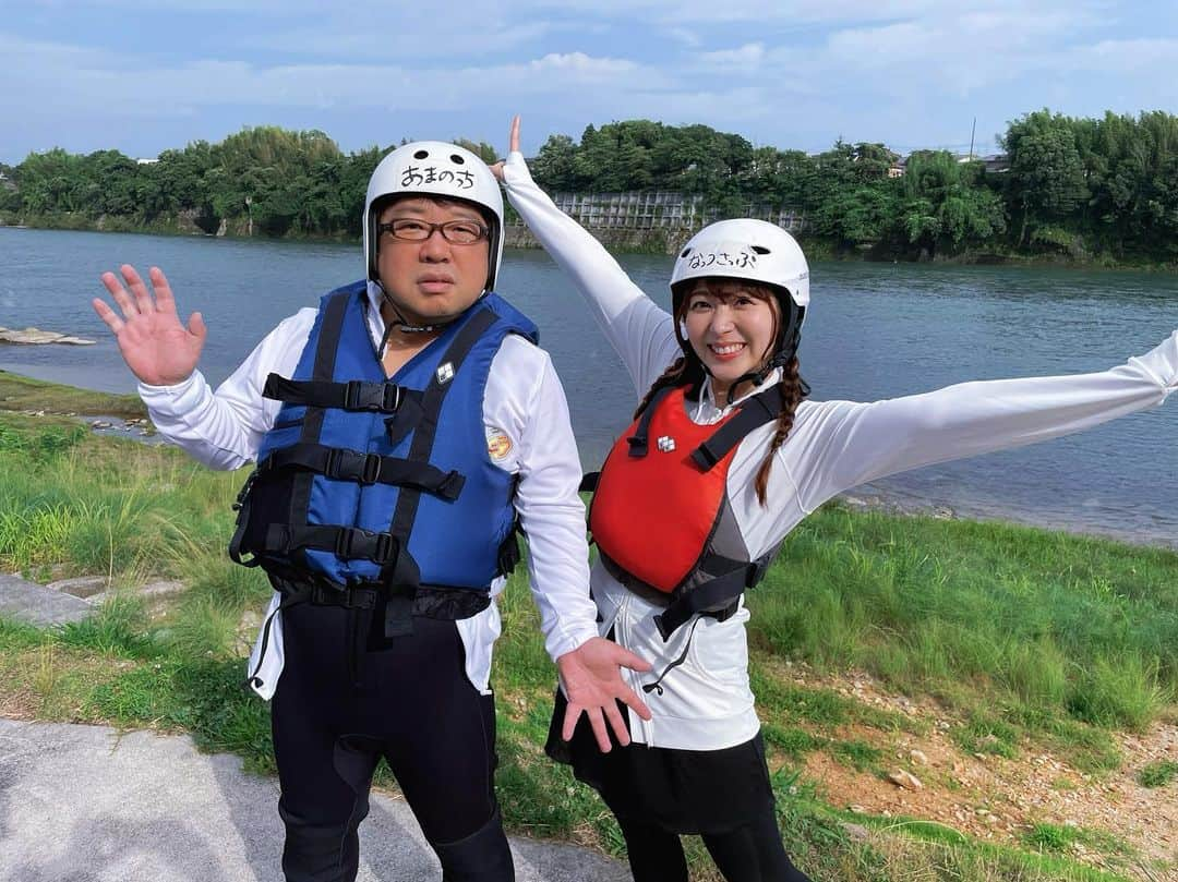 白井奈津のインスタグラム：「ちょっと前のあまドラで人生初SUP🏄‍♀️✨  無事に落ちましたとさ🩵  #テレビ愛知 #あまドラ #🚗 #キャイーン #天野さん #初SUP #岐阜 #美濃加茂 #リバーポートパーク美濃加茂  @riverportpark  #落ちたところあんなに綺麗に撮られてたのよかった #天野さんもあの後落ちたんだよ #川ちゃぽ #3枚目の写真が若干の王騎感あってお気に入り #セーラームーンのプルート感もあるか #どっちもないか」