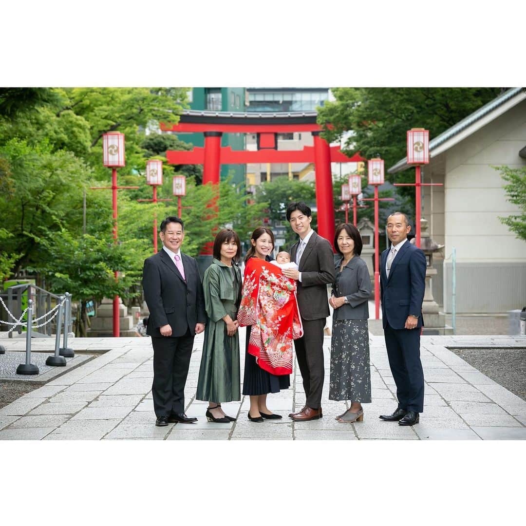 KOBOのインスタグラム：「富岡八幡宮にてお宮参り⛩  おめでとうございました🎊  #家族写真  #お宮参り」