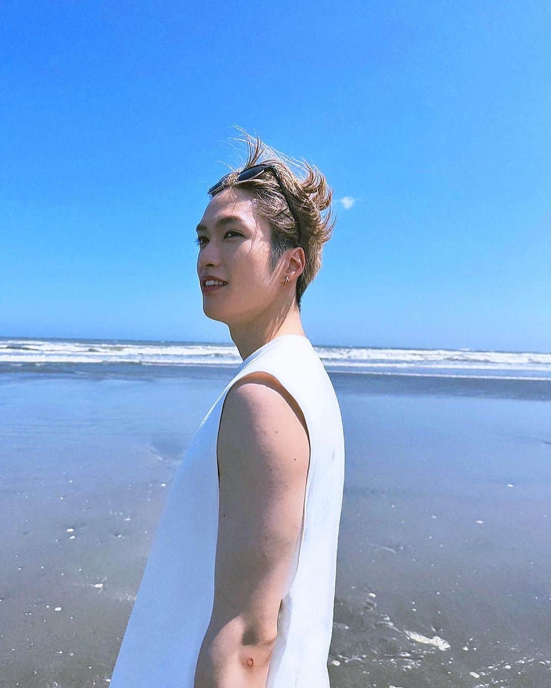 藤原樹さんのインスタグラム写真 - (藤原樹Instagram)「・ 夏の思い出できた☀️🌊🍉  そして しっかり日焼けました、、 日焼け止め何回も塗ったのに😩  まぁ楽しかったからいいや😎」8月17日 20時48分 - itsuki_fujiwara_official