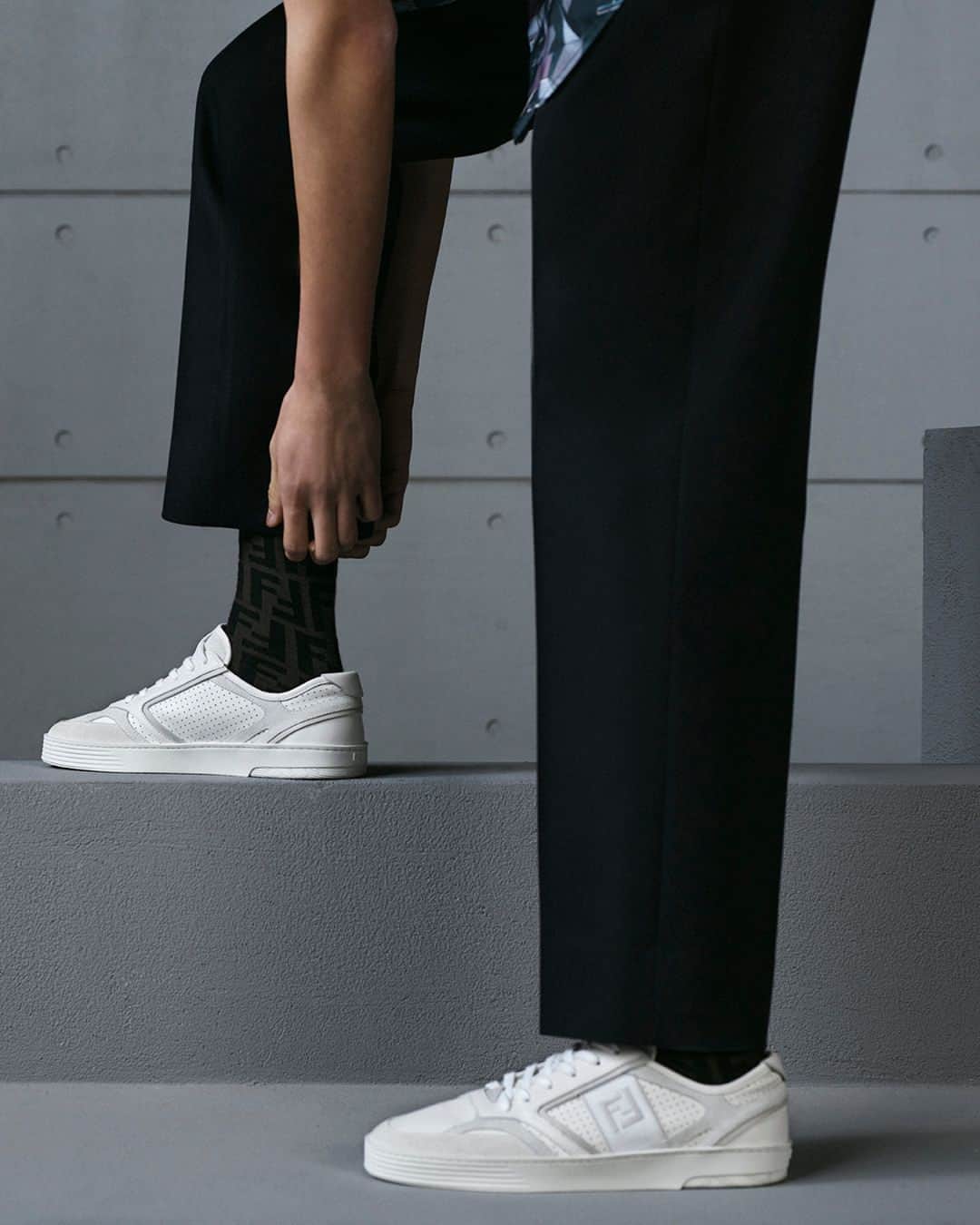 Fendiのインスタグラム：「Rich leather detailing meets a laid-back attitude in the new Fendi Step sneaker, introduced in #FendiFW23.⁣ ⁣ Artistic Director of Accessories and Menswear: @silviaventurinifendi ​⁣ Artistic Director of Jewellery: @delfinadelettrez​⁣ ⁣ Photography: @brunostaub ⁣ ⁣ Styling: @ganio⁣ Makeup: @samiamohsein⁣ Hair: @ramoneyluv⁣ ⁣ Casting: @piergiorgio」