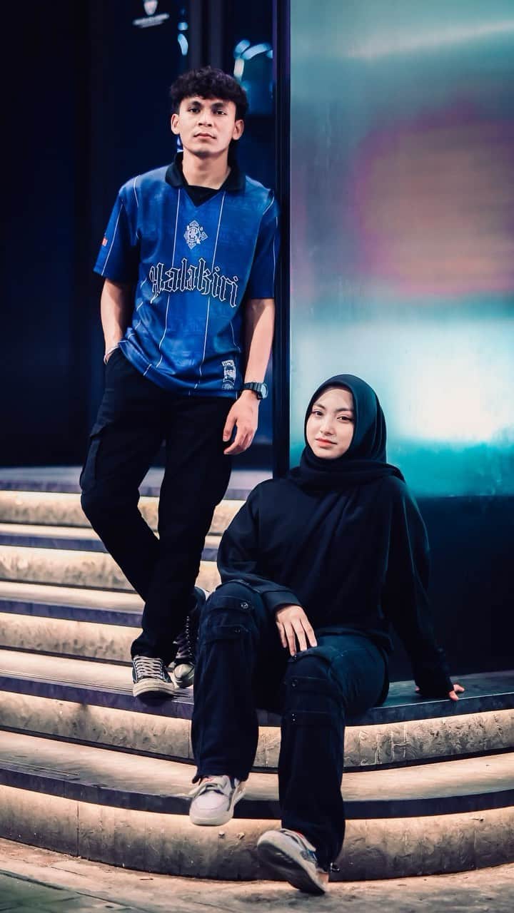 PSYのインスタグラム：「Abeyeh jalan -2 di Bukit Bintang tiba-2 terjumpa dgn pasangan sweet ni 😍 Korang kenal x diorang ni? 🤩 #fyp #streetphotography #aiteam #paihpieya」
