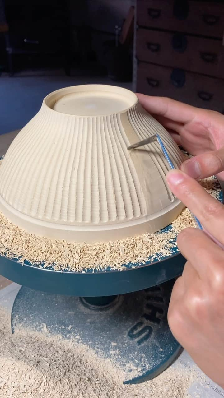 阿部春弥のインスタグラム：「#pottery #porcelain #ceramics #asmr  #abeharuya #阿部春弥」